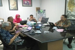 Pembahasan-Certification-Action-Plan-CAP-bersama-Certification-Coach-dari-The-Nature-Concervancy-TNC-Bpk.-Bambang-Wahyudi.